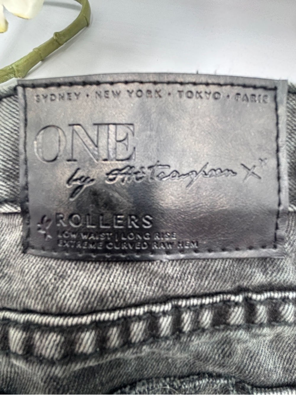 One Teaspoon rollers Black Frayed Hem Denim Shorts - Picture 10 of 12